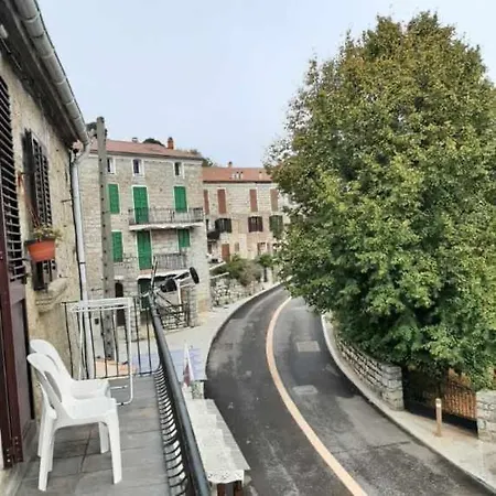 Apartment 3 Pieces 80 M2 *